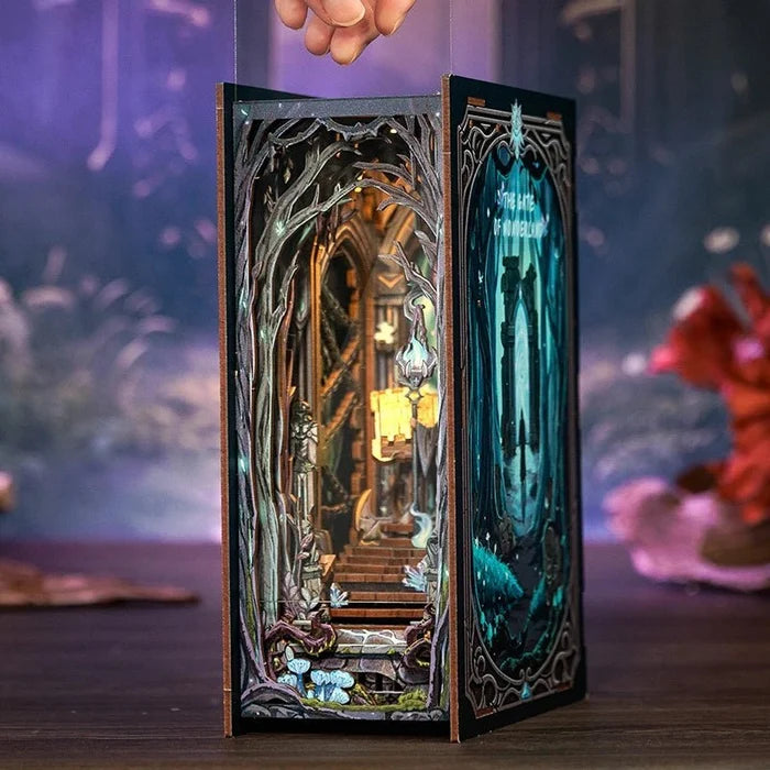 Gate of Wonderland – DIY book nook kit, HiNooki (image 6)