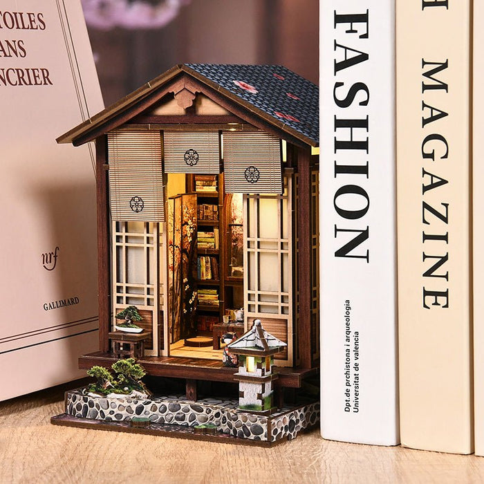Moss-Lantern Garden – DIY book nook kit, HiNooki (image 7)