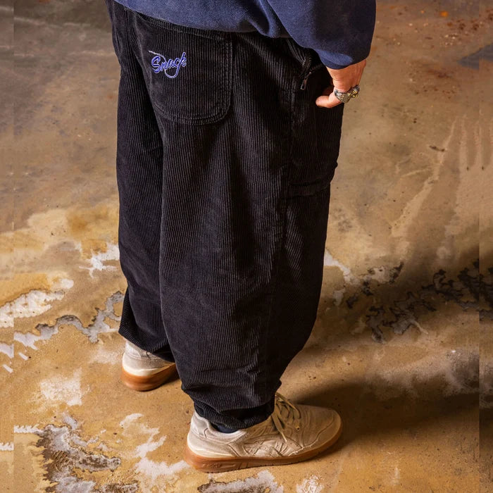 Snack Mic Check Corduroy Pants Black on model side view