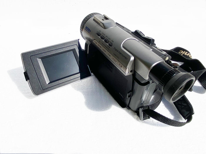 Vintage Panasonic PV-DV100 Mini-DV Camcorder Camera